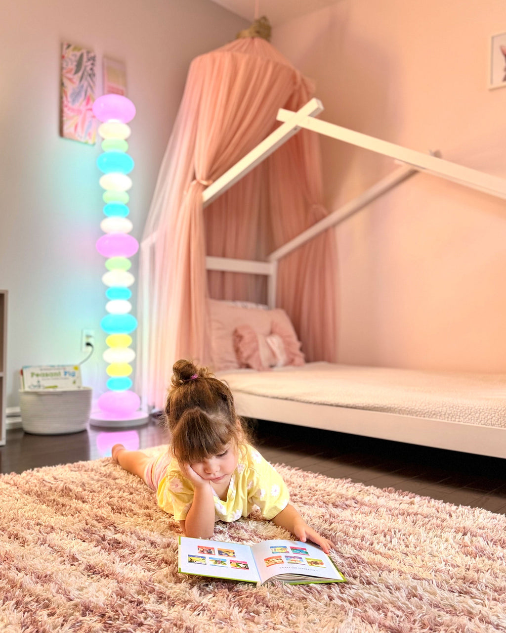 Avenora | Lampada da Terra Scultorea con LED da 2400lm per Soggiorni Moderni