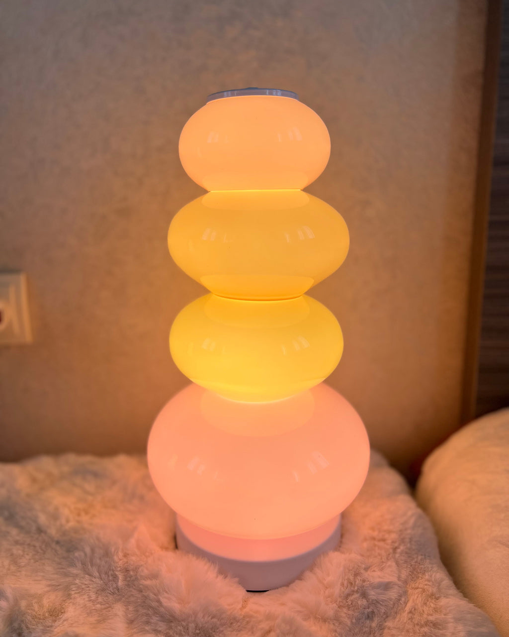 Avenora | Lampada da Terra Scultorea con LED da 2400lm per Soggiorni Moderni