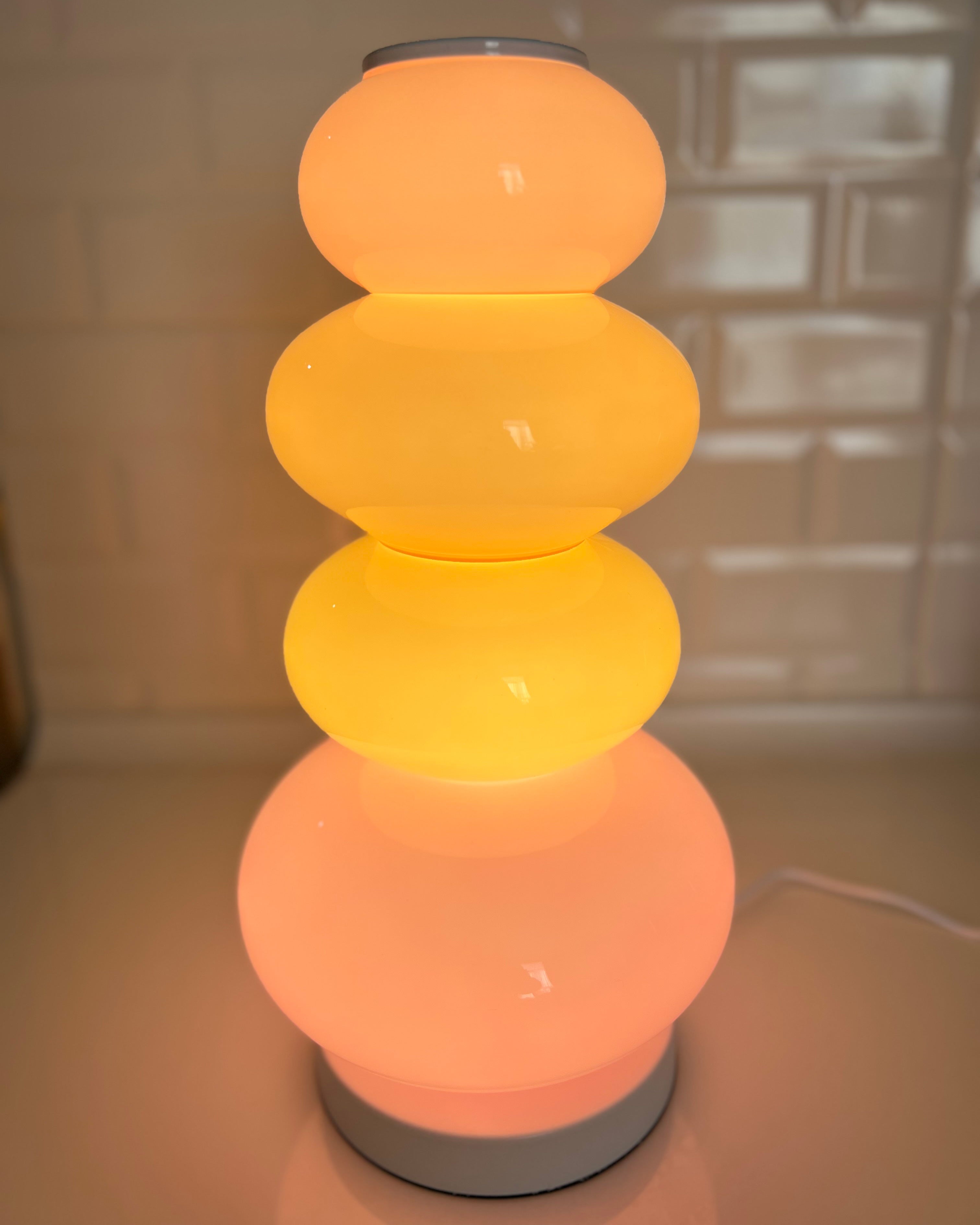 Avenora | Lampada da Terra Scultorea con LED da 2400lm per Soggiorni Moderni