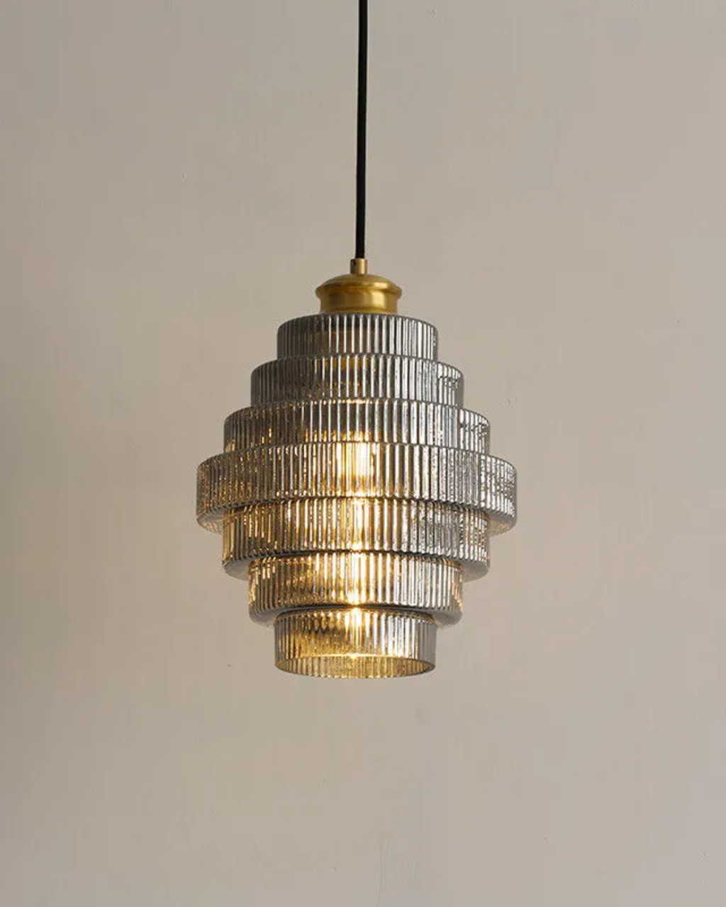 Elvoria | Lampada a sospensione in vetro architettonico con pannelli stratificati e design minimalista Japandi