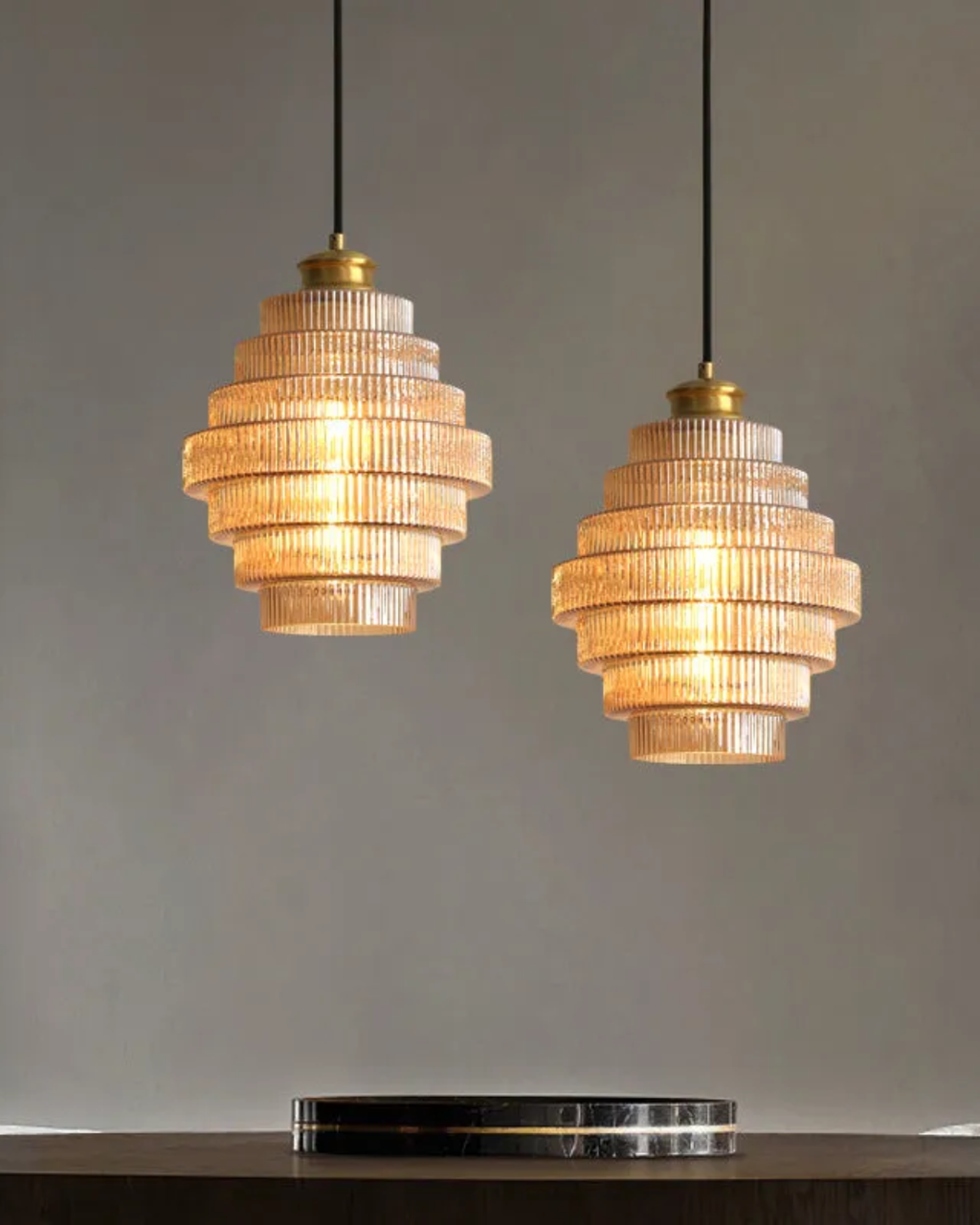 Elvoria | Lampada a sospensione in vetro architettonico con pannelli stratificati e design minimalista Japandi