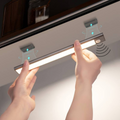 Lampada LED senza fili Lumilux con sensore e tre colori di luce