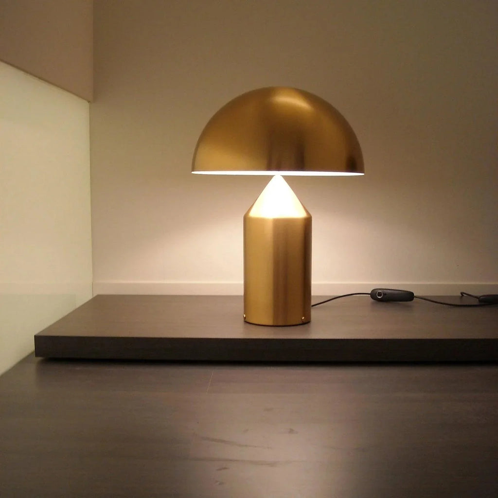 Nuvella | Lampada da tavolo in acciaio geometrico con design a doppia sfera per interni contemporanei