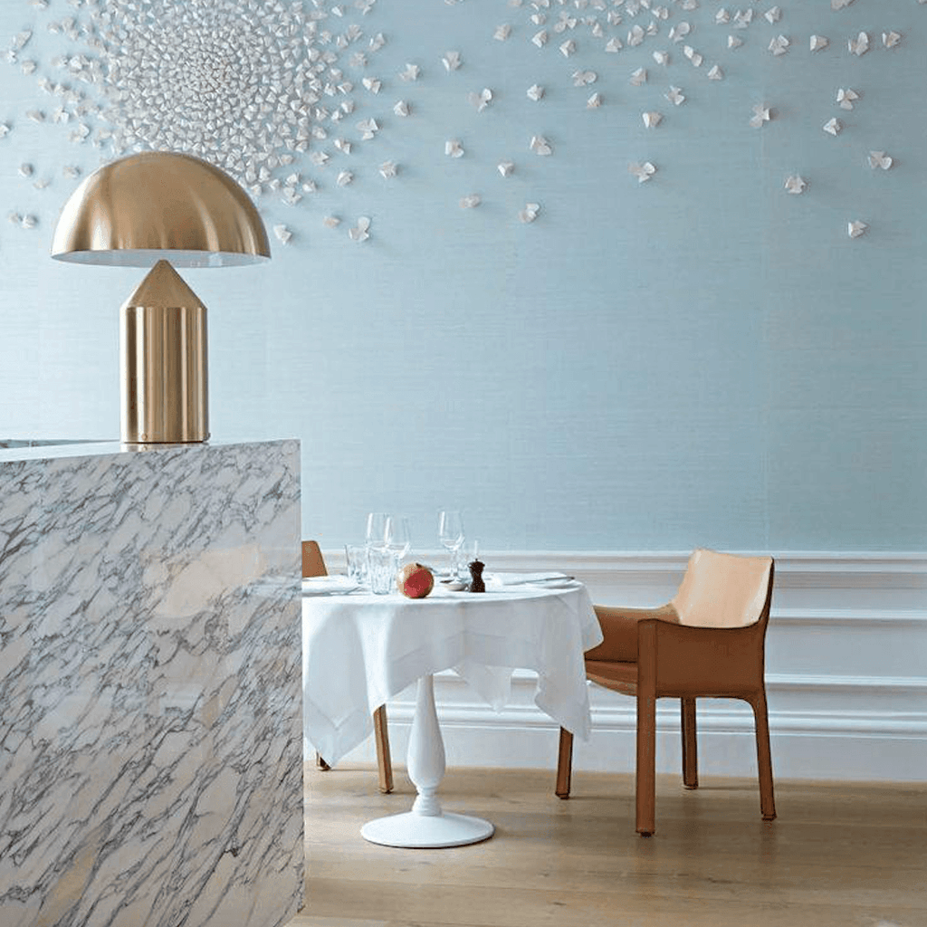 Nuvella | Lampada da tavolo in acciaio geometrico con design a doppia sfera per interni contemporanei