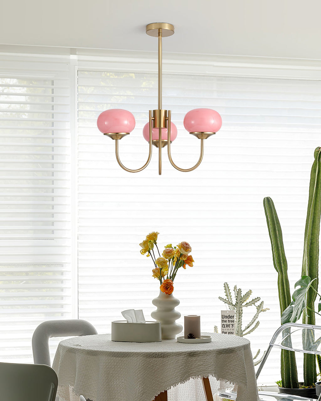 Aurevella | Lampadario Moderno Glam con Paralumi in Vetro Rosa per Spazi di Ristorazione e Camera da Letto