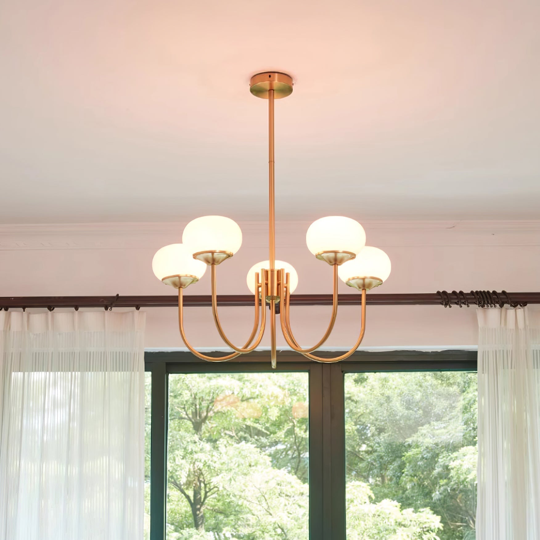 Aurevella | Lampadario Moderno Glam con Paralumi in Vetro Rosa per Spazi di Ristorazione e Camera da Letto