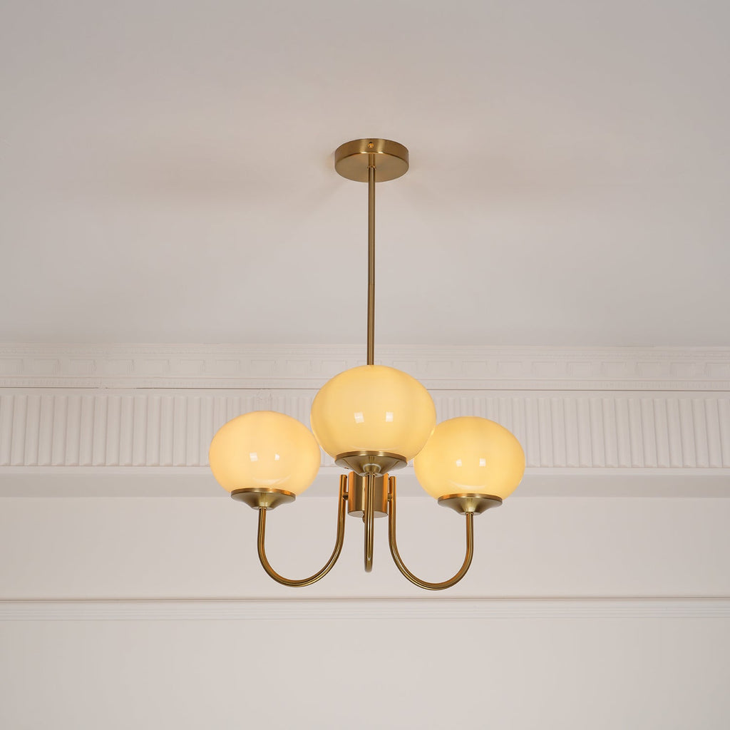Aurevella | Lampadario Moderno Glam con Paralumi in Vetro Rosa per Spazi di Ristorazione e Camera da Letto