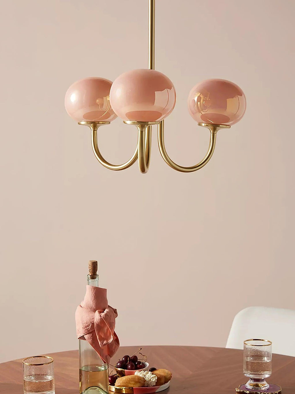 Aurevella | Lampadario Moderno Glam con Paralumi in Vetro Rosa per Spazi di Ristorazione e Camera da Letto