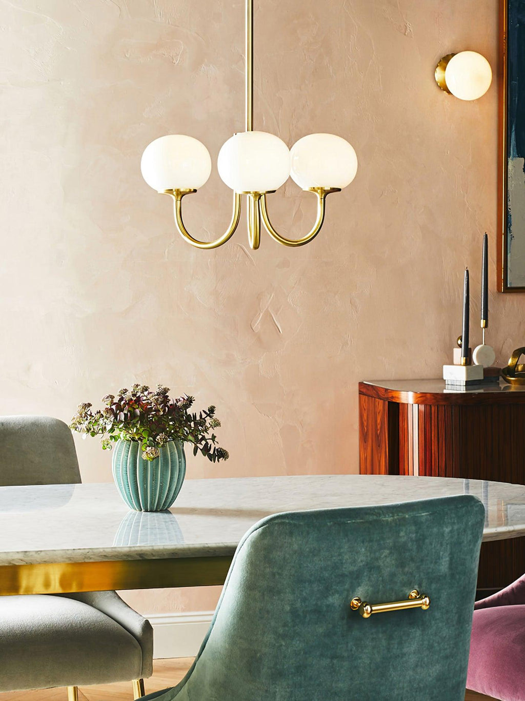 Aurevella | Lampadario Moderno Glam con Paralumi in Vetro Rosa per Spazi di Ristorazione e Camera da Letto