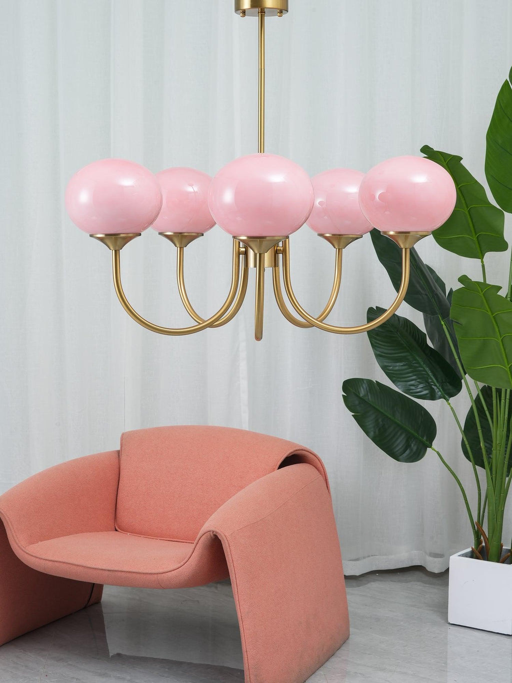 Aurevella | Lampadario Moderno Glam con Paralumi in Vetro Rosa per Spazi di Ristorazione e Camera da Letto