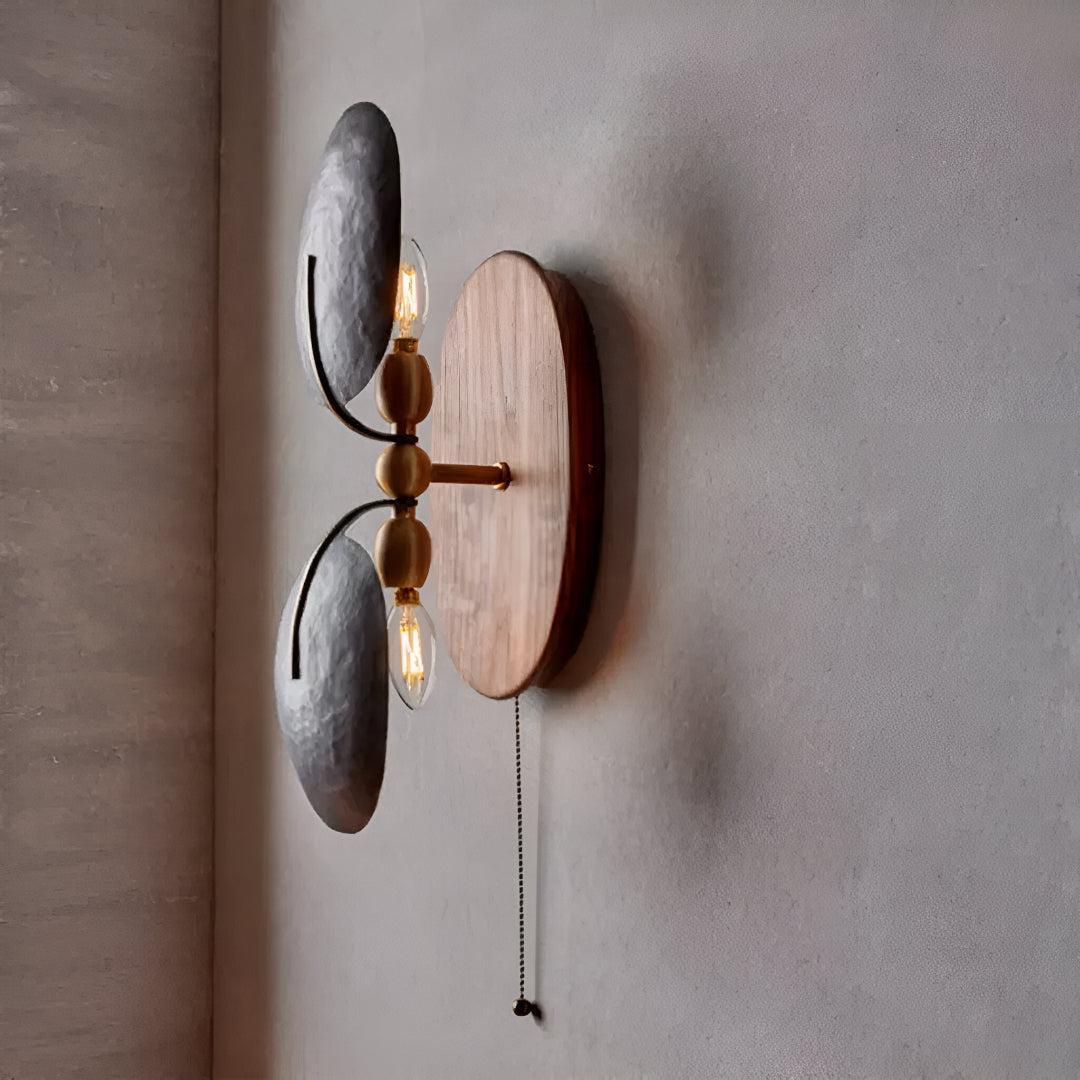Applique in Metallo e Noce con Interruttore a Catena