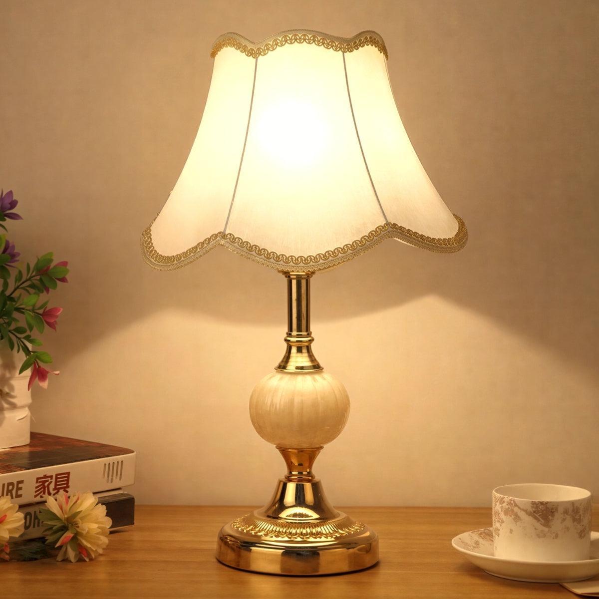 Lampada da Tavolo Vintage Mid Century con Design Scandinavo