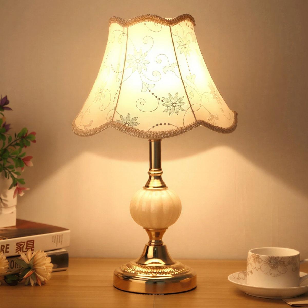 Lampada da Tavolo Vintage Mid Century con Design Scandinavo
