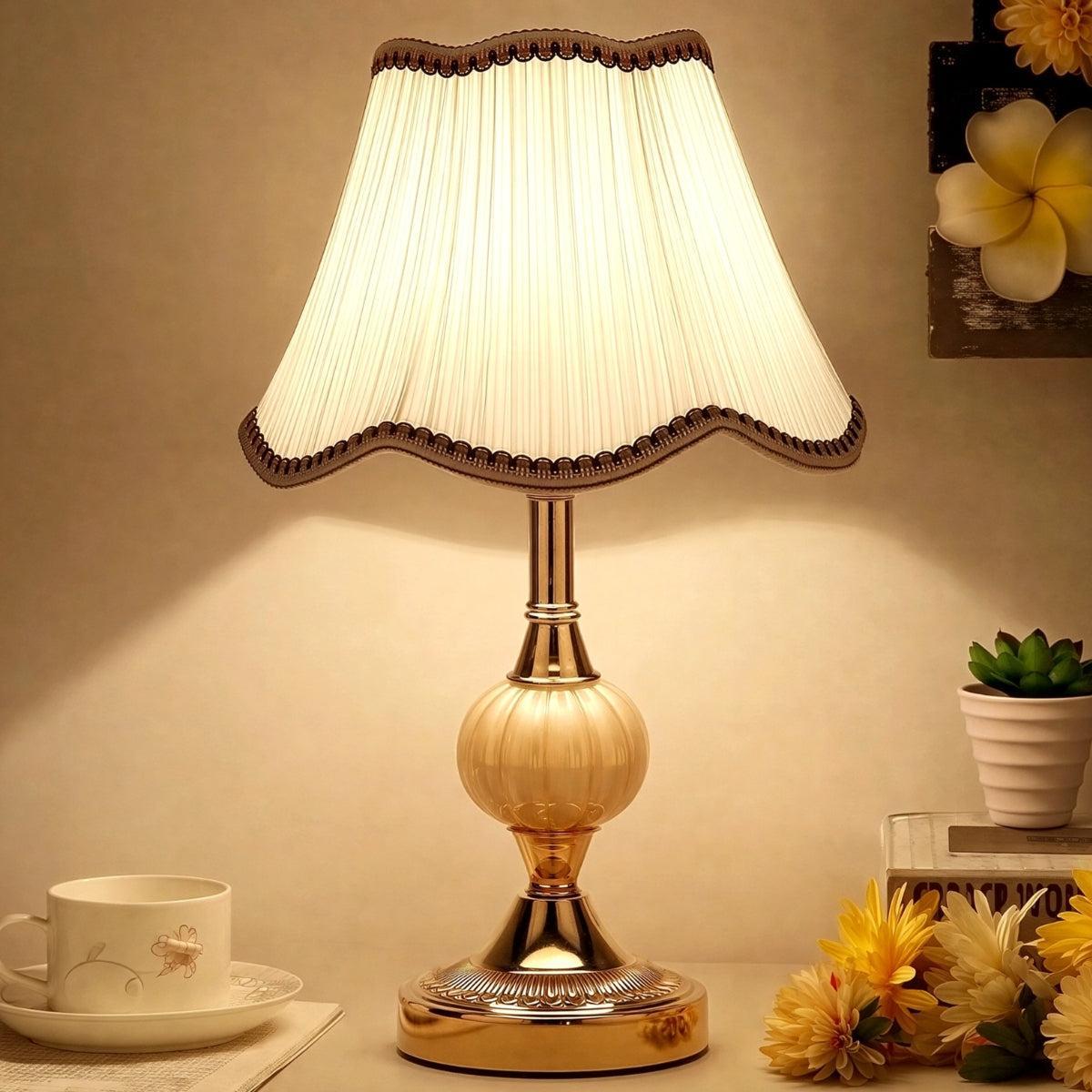 Lampada da Tavolo Vintage Mid Century con Design Scandinavo
