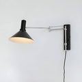 Lampada da Parete Moderna Regolabile in Metallo con Design a Braccio Oscillante