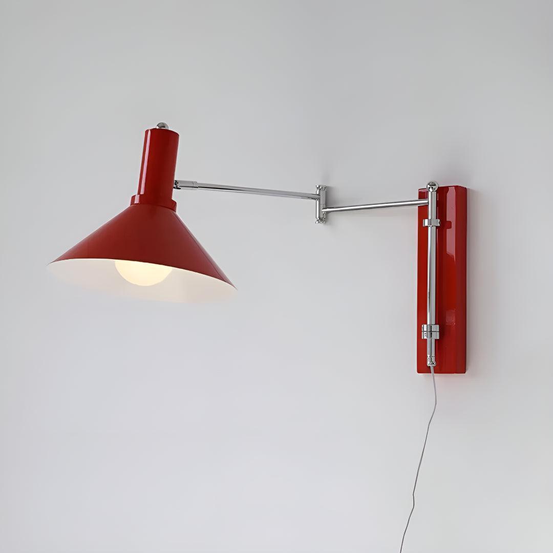 Lampada da Parete Moderna Regolabile in Metallo con Design a Braccio Oscillante