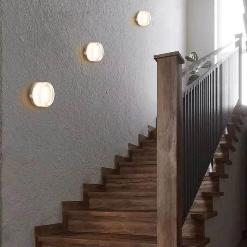 Frendorf - Moderna lampada da parete rotonda per un'eleganza atmosferica