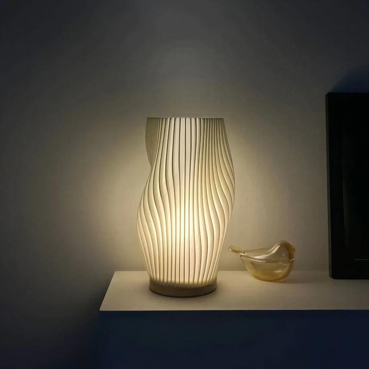 Lampada da Tavolo Moderna con Paralume a Onde Curve
