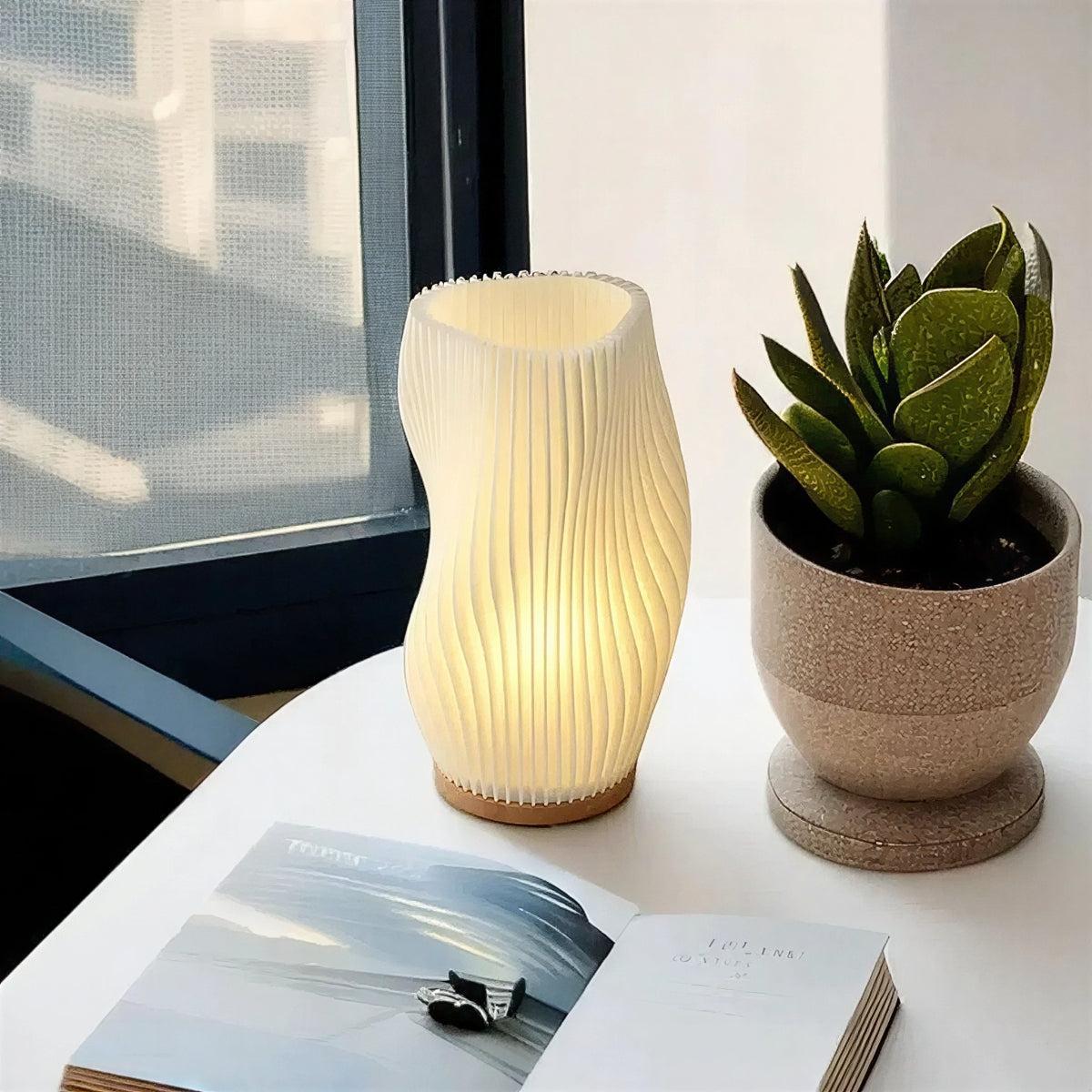 Lampada da Tavolo Moderna con Paralume a Onde Curve