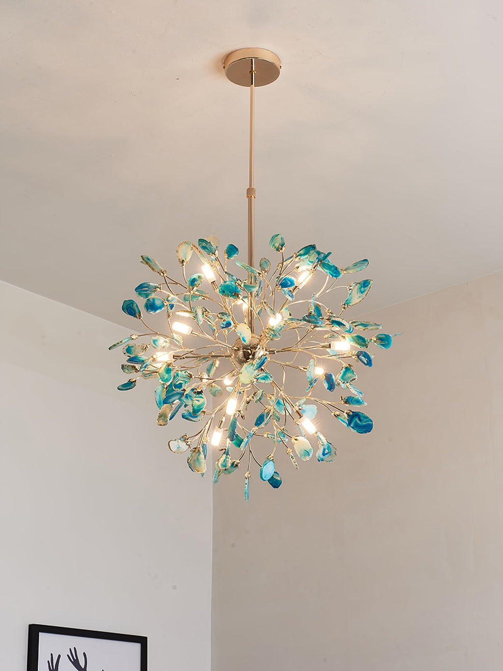 Norivana | Lampadario in Agata Naturale con Struttura Dorata per Ambienti Eleganti