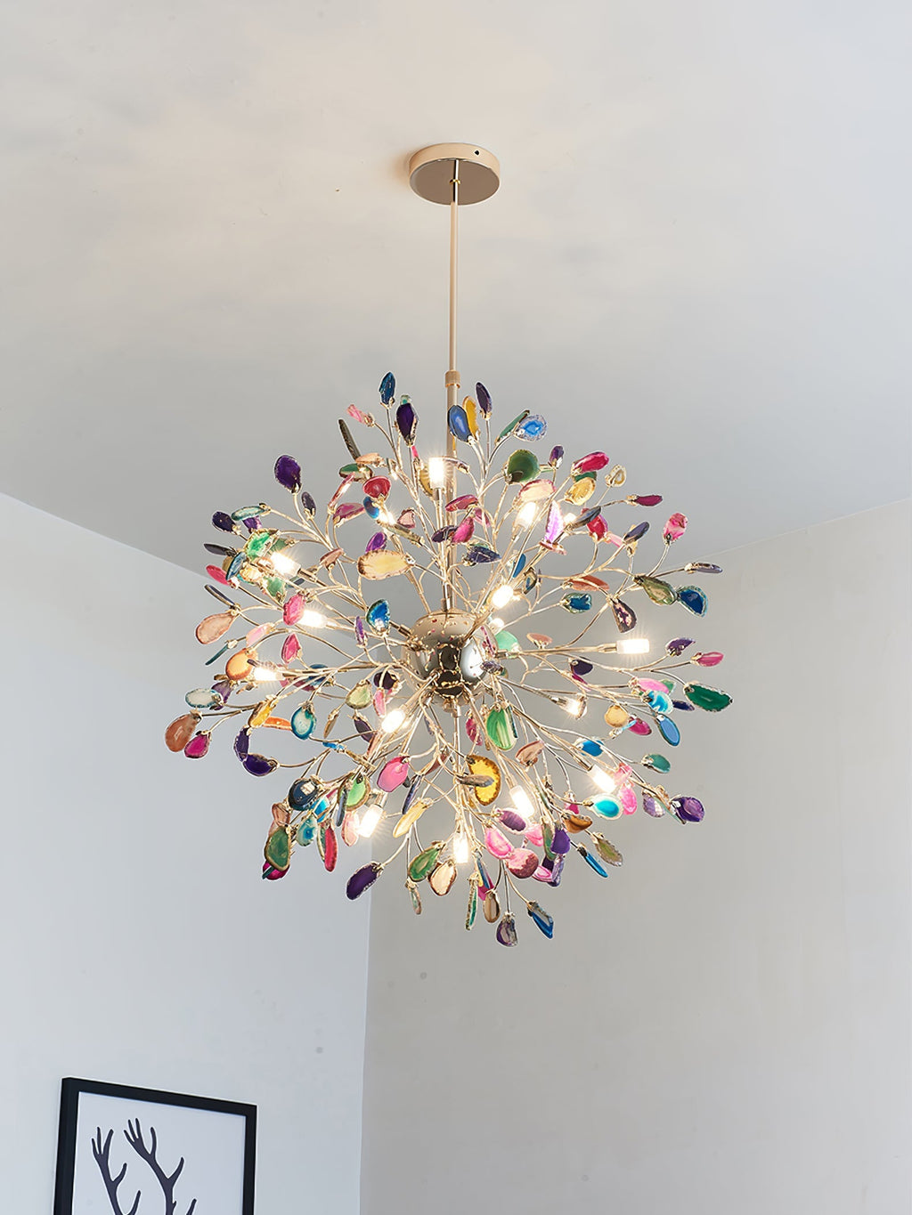 Norivana | Lampadario in Agata Naturale con Struttura Dorata per Ambienti Eleganti