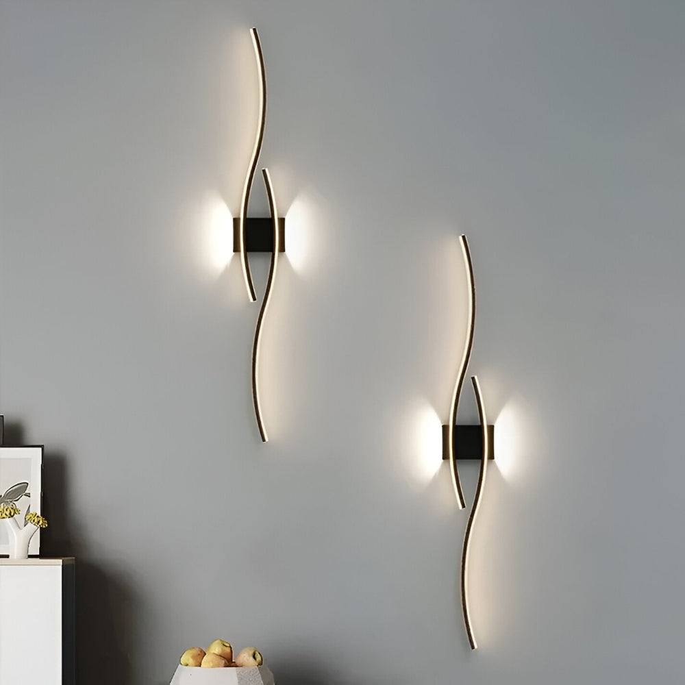 WaveLume – Moderno Applique LED con Elegante Design a Onda