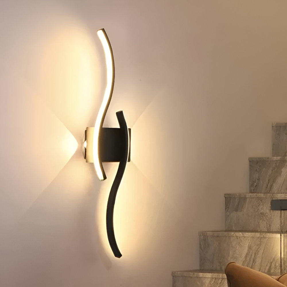 WaveLume – Moderno Applique LED con Elegante Design a Onda