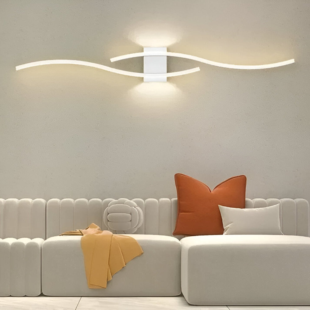 WaveLume – Moderno Applique LED con Elegante Design a Onda