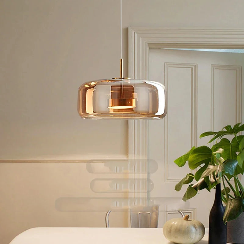Lampada a sospensione di design realizzata in vetro