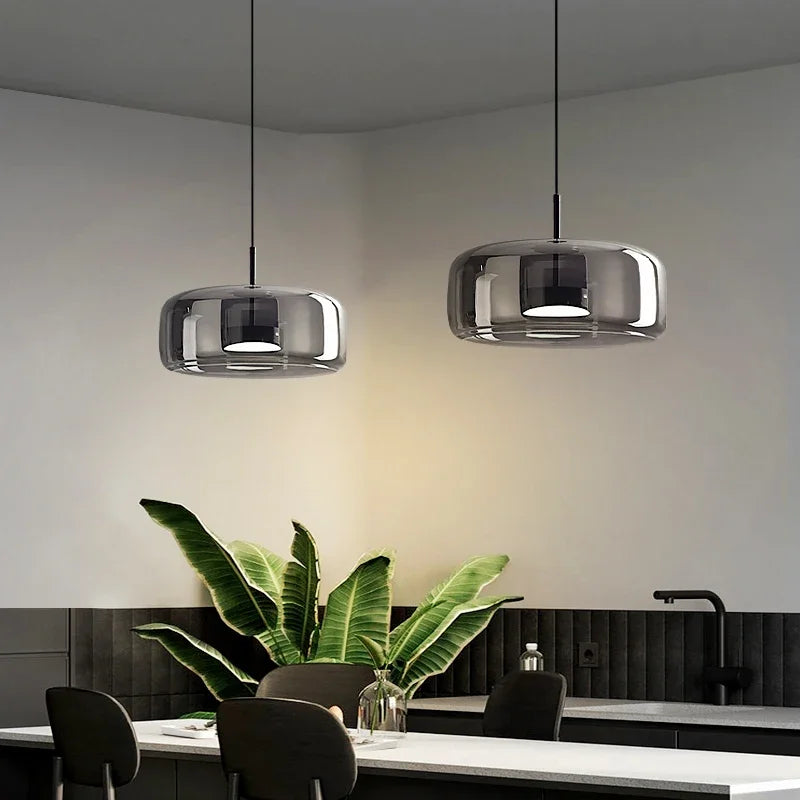 Lampada a sospensione di design realizzata in vetro