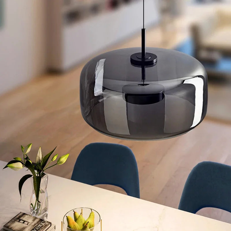 Lampada a sospensione di design realizzata in vetro