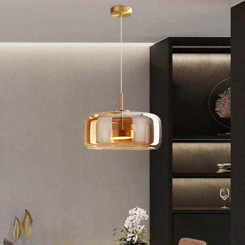 Lampada a sospensione di design realizzata in vetro