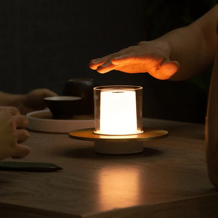 FlammaGlow – Lampada LED moderna con tecnologia di sicurezza e illuminazione calda