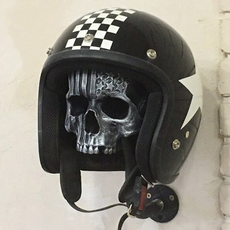 Supporto per casco da moto a forma di teschio