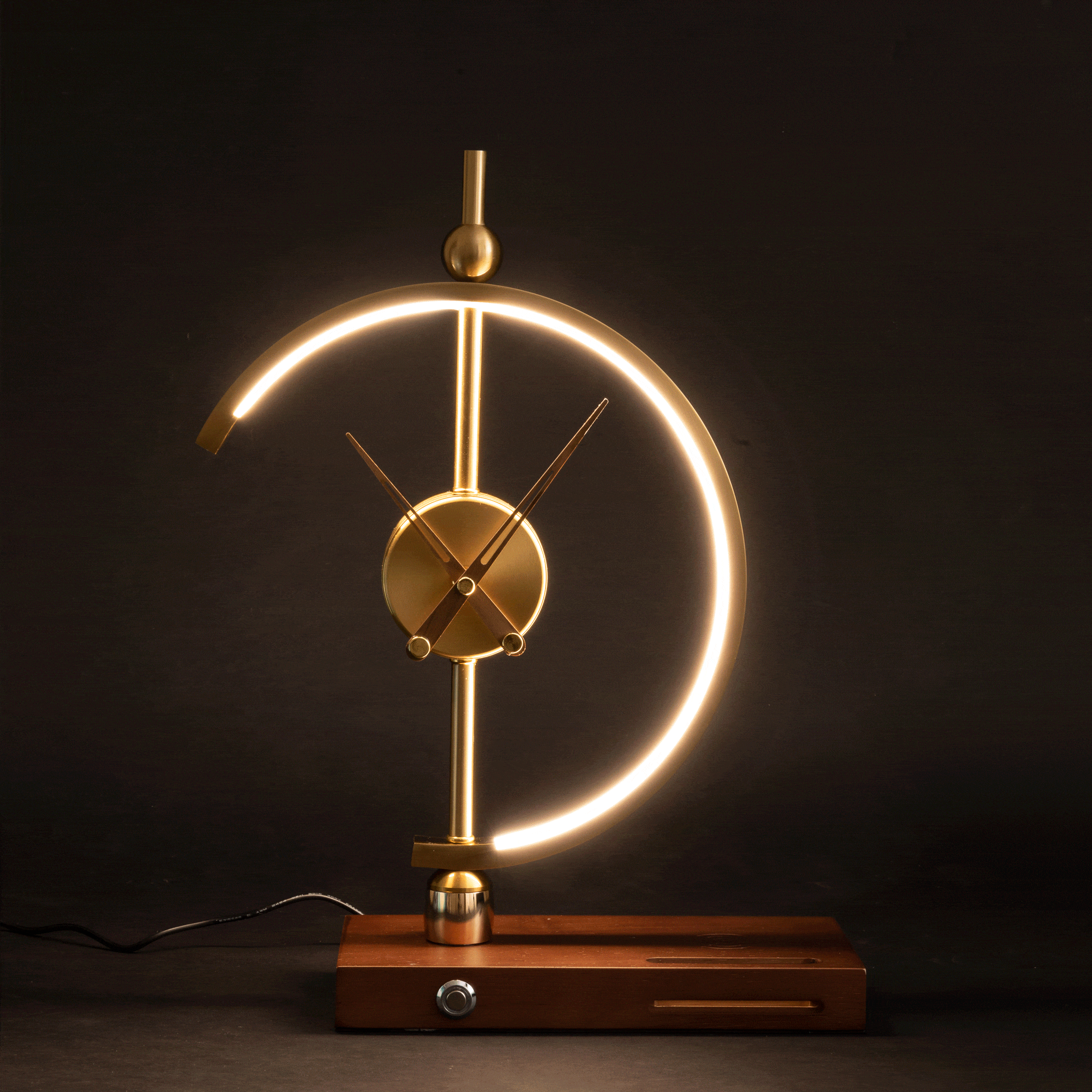 Orologio di design con lampada LED e ricarica integrata