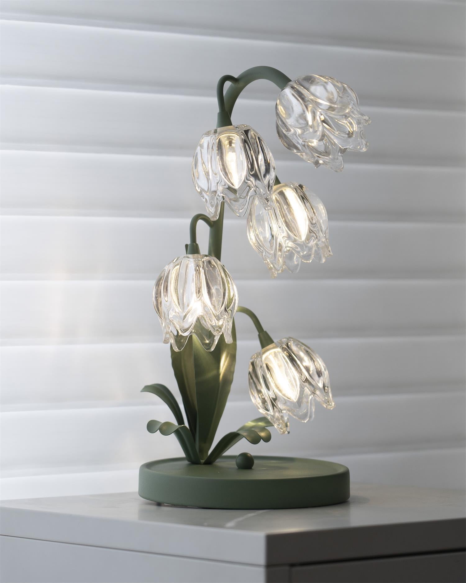 Norellea | Lampada da Tavolo in Vetro Floreale con Base Verde e Illuminazione G4