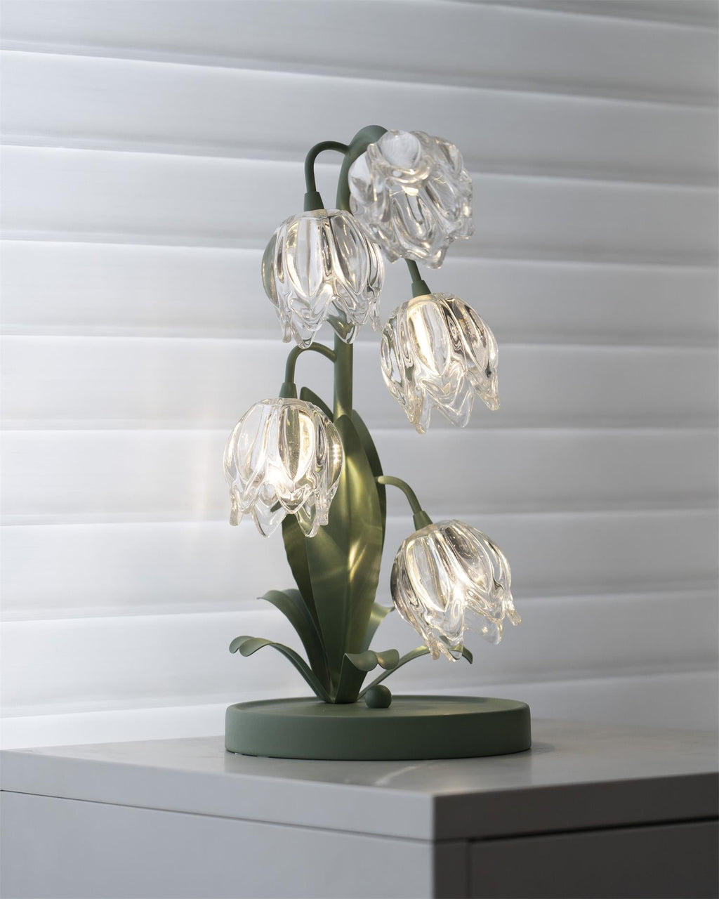 Norellea | Lampada da Tavolo in Vetro Floreale con Base Verde e Illuminazione G4