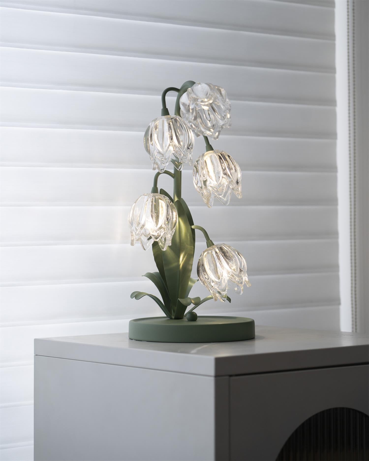 Norellea | Lampada da Tavolo in Vetro Floreale con Base Verde e Illuminazione G4