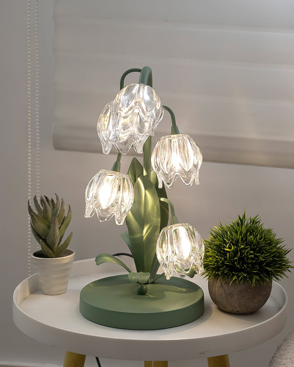 Norellea | Lampada da Tavolo in Vetro Floreale con Base Verde e Illuminazione G4