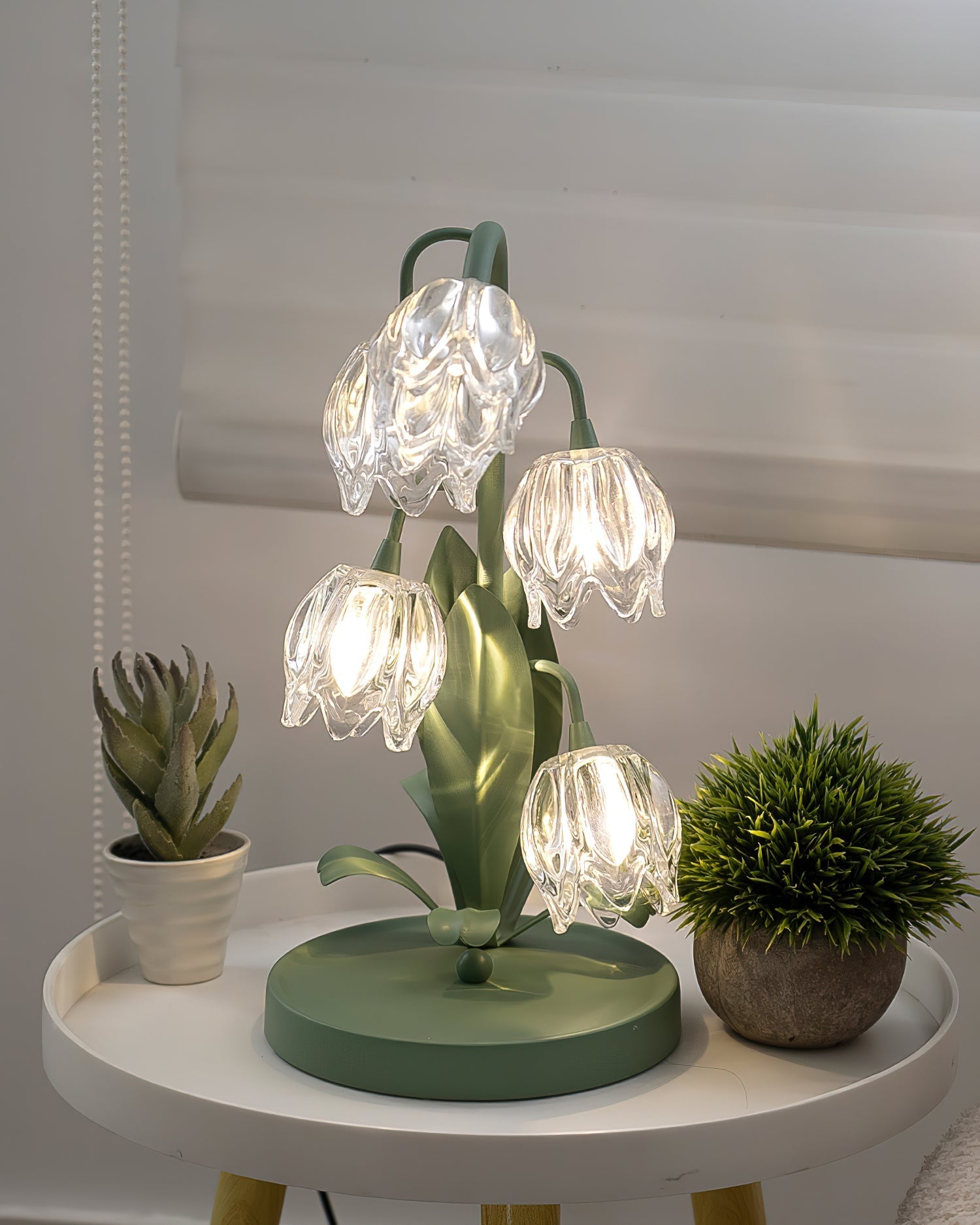 Norellea | Lampada da Tavolo in Vetro Floreale con Base Verde e Illuminazione G4