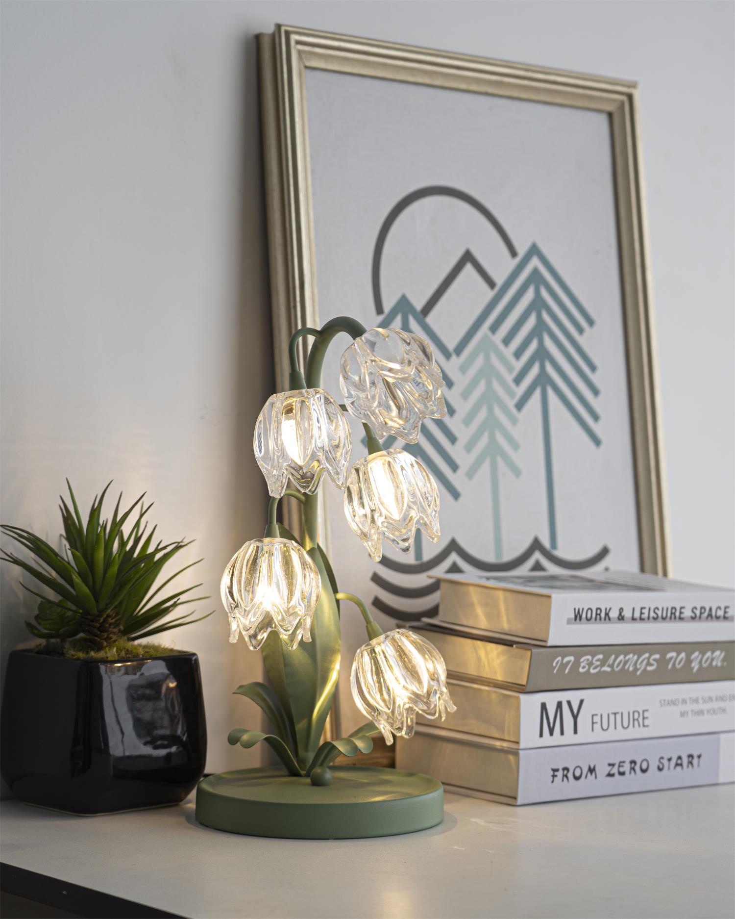 Norellea | Lampada da Tavolo in Vetro Floreale con Base Verde e Illuminazione G4