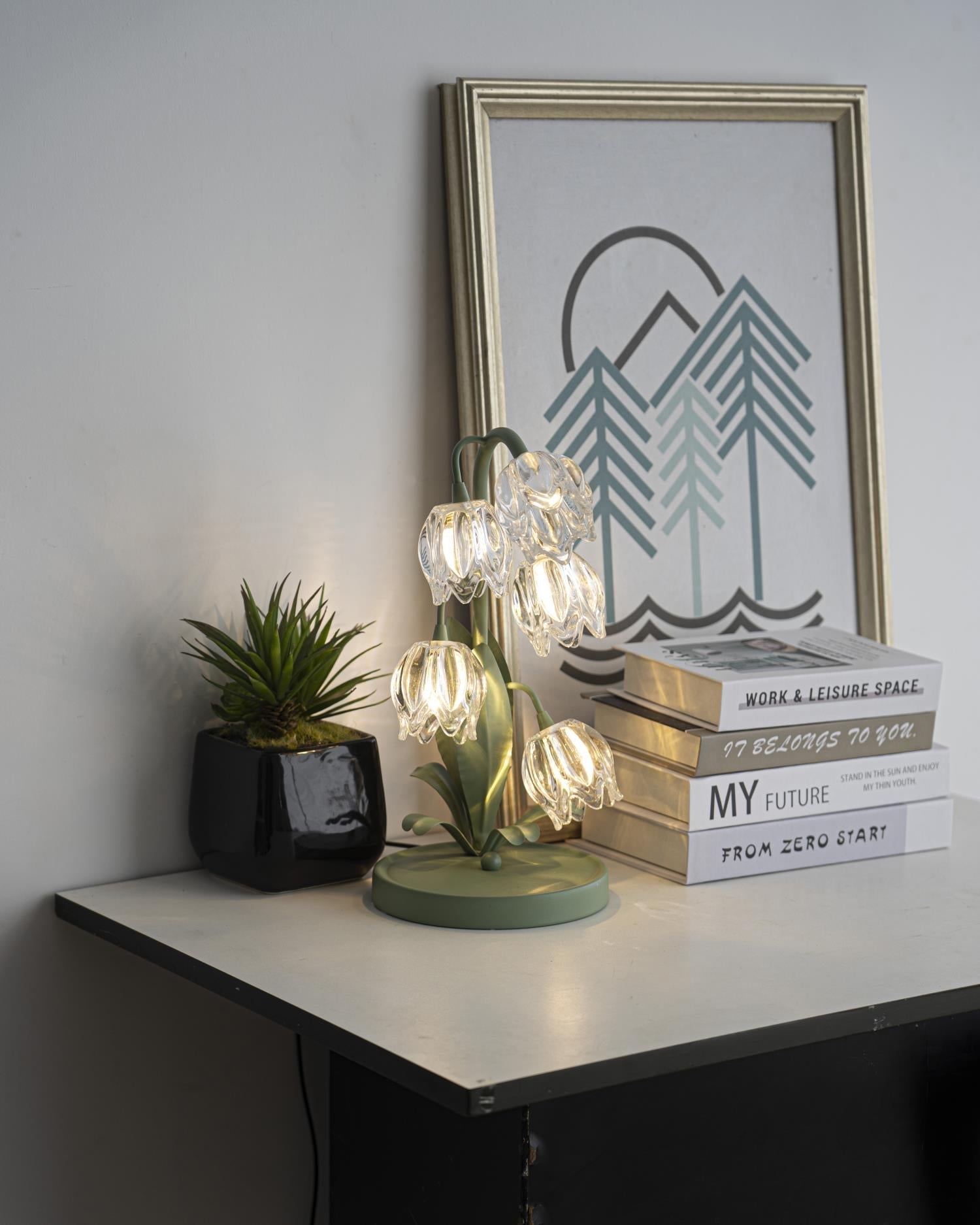 Norellea | Lampada da Tavolo in Vetro Floreale con Base Verde e Illuminazione G4