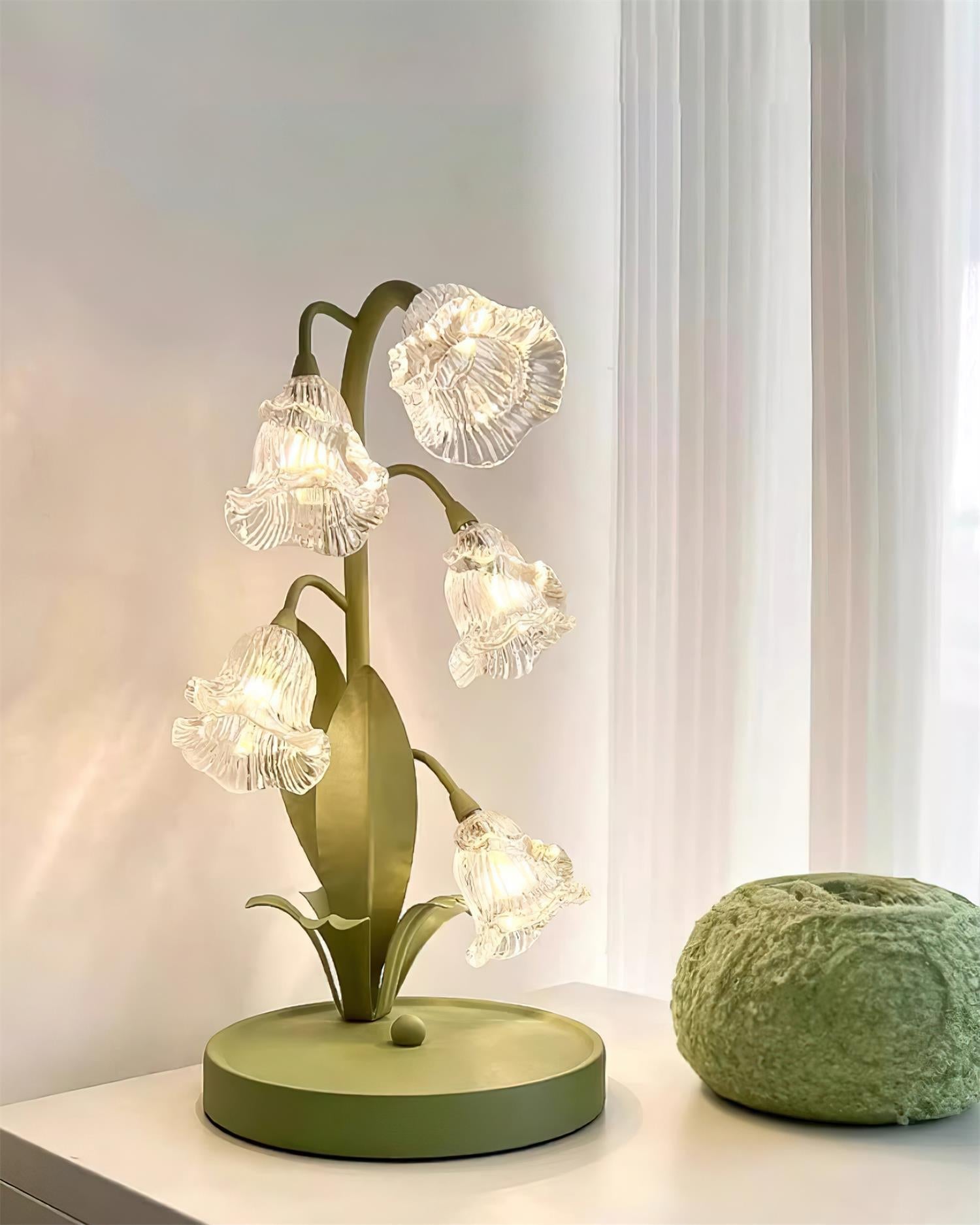 Norellea | Lampada da Tavolo in Vetro Floreale con Base Verde e Illuminazione G4