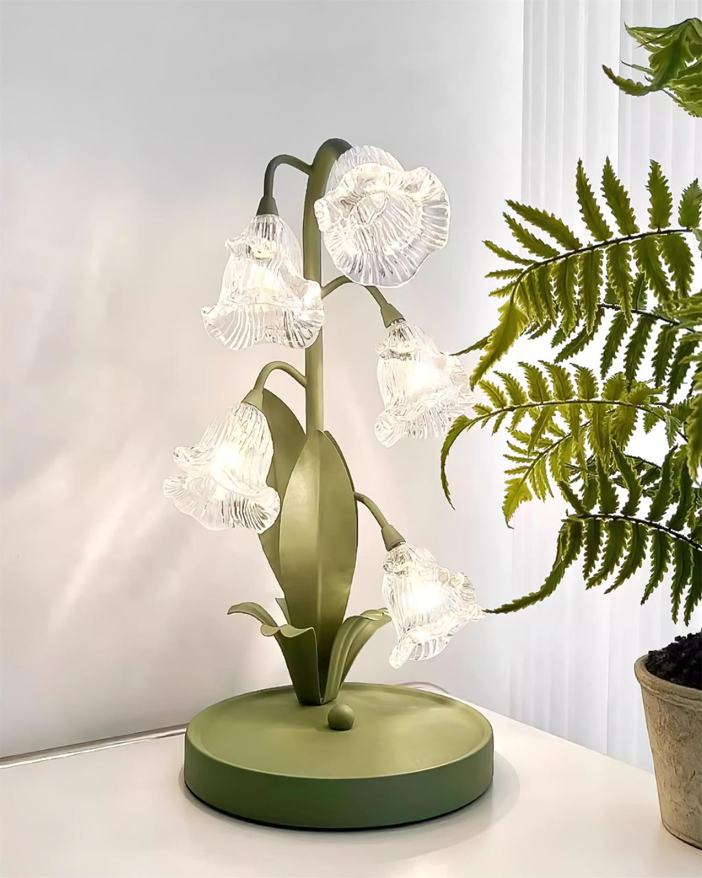 Norellea | Lampada da Tavolo in Vetro Floreale con Base Verde e Illuminazione G4