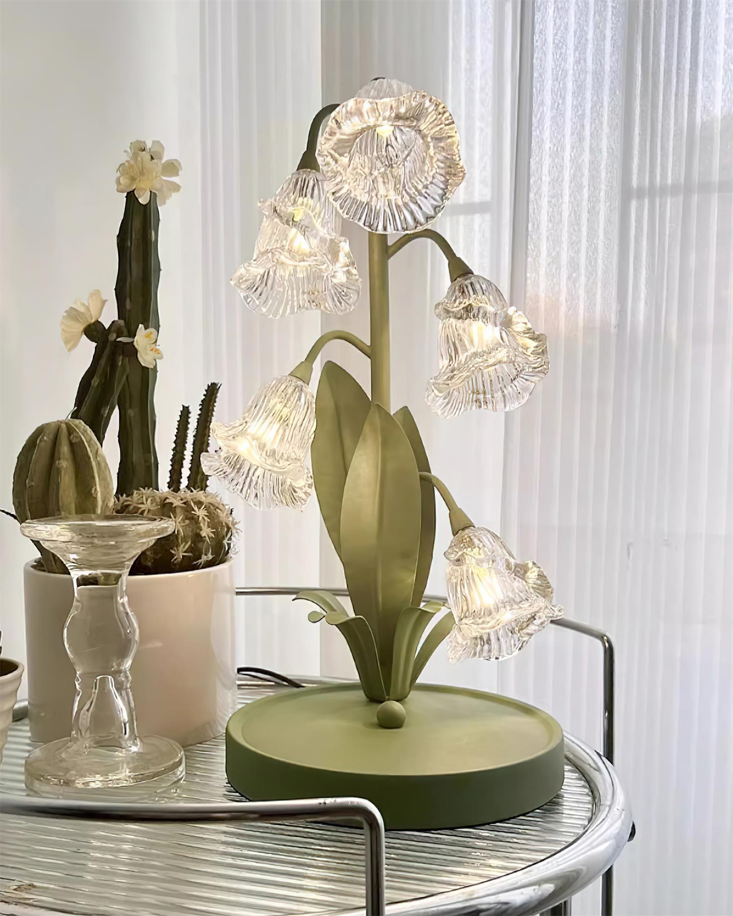 Norellea | Lampada da Tavolo in Vetro Floreale con Base Verde e Illuminazione G4