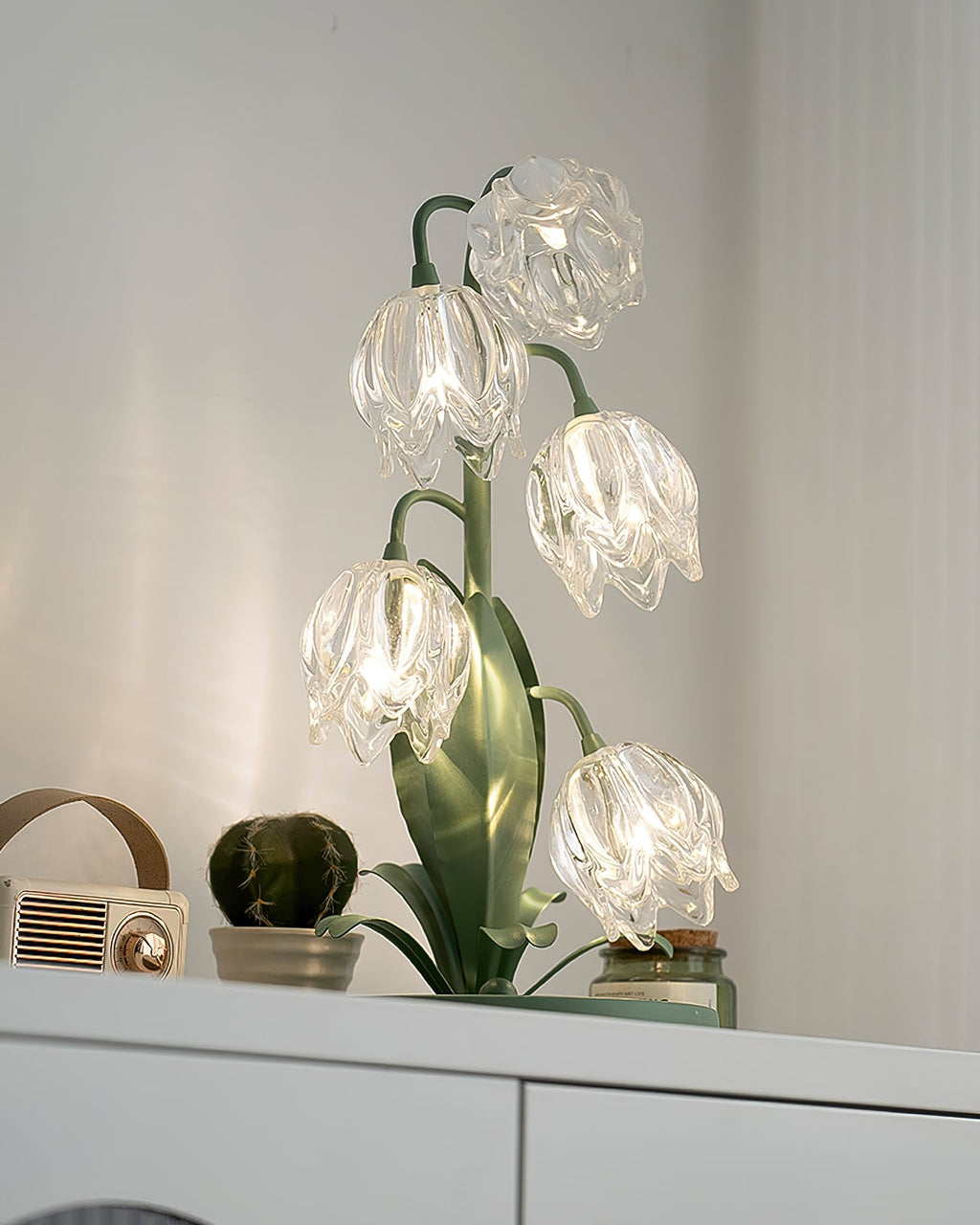 Norellea | Lampada da Tavolo in Vetro Floreale con Base Verde e Illuminazione G4