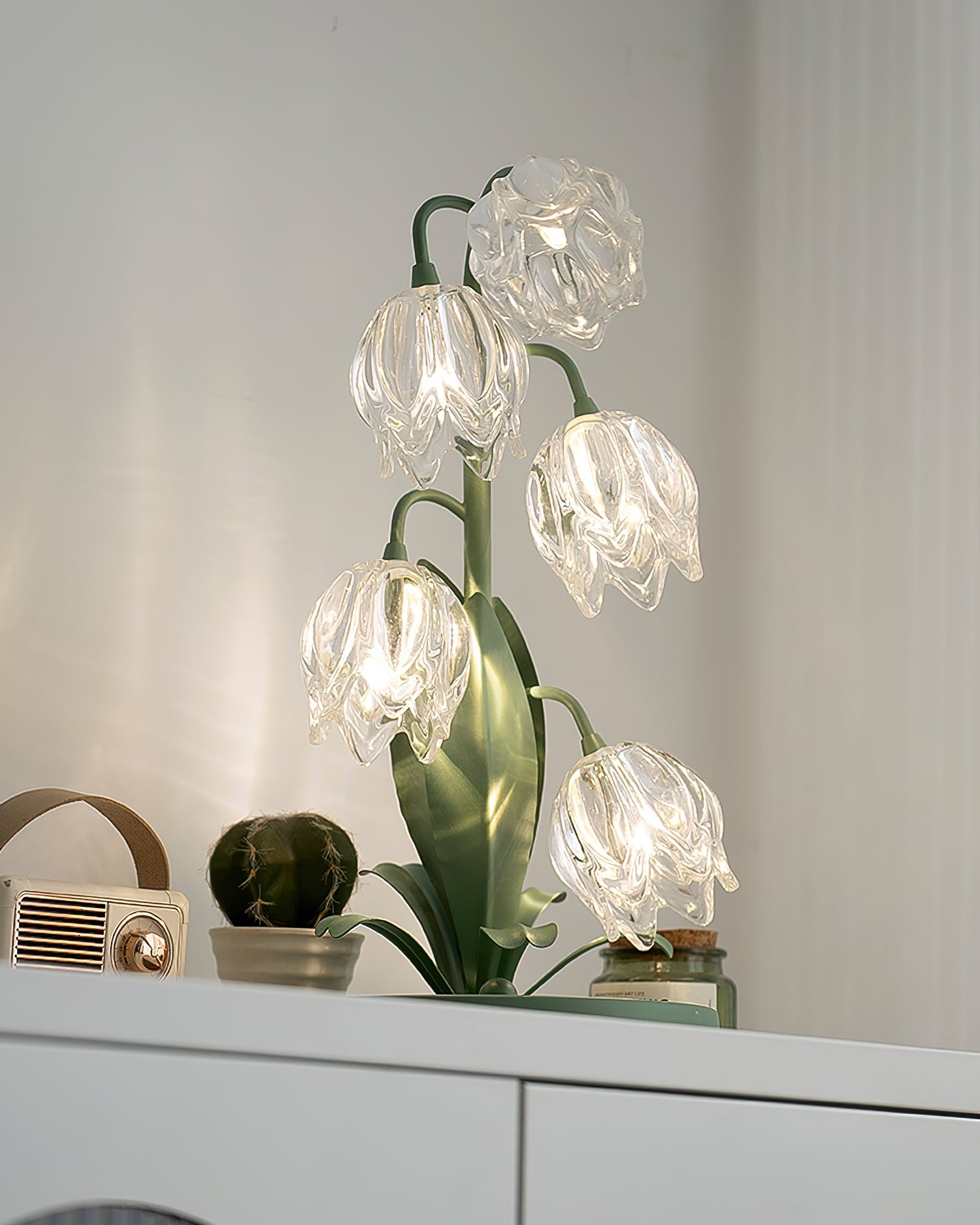 Norellea | Lampada da Tavolo in Vetro Floreale con Base Verde e Illuminazione G4