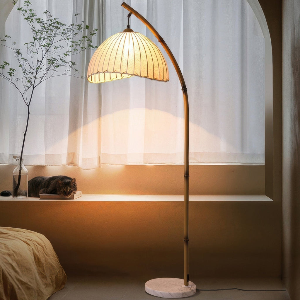 Lampada da Terra in Bambù Curvato Estetico