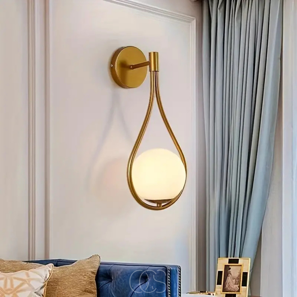 Lampada da Parete Elegante con Sfera di Vetro – Design Oro e Nero