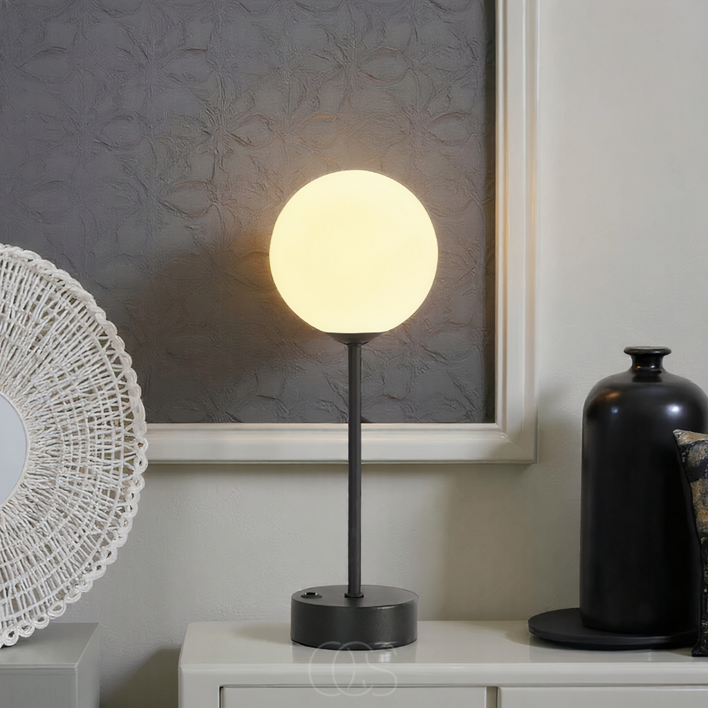 Lampada da Tavolo a Forma di Palla – Luce Elegante per Ogni Interno